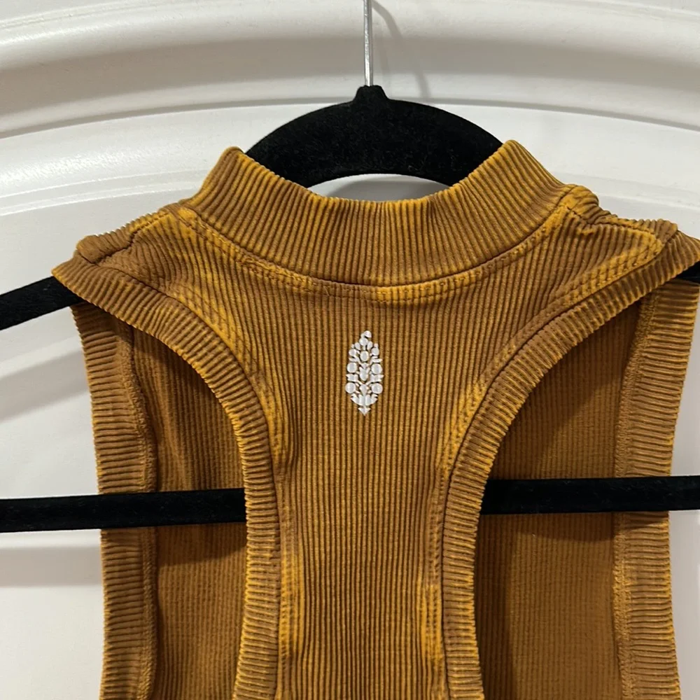 Free People free Movement muscle top size M-L - Picture 3 of 10